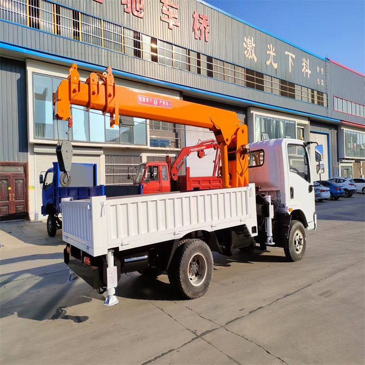 益阳市三轮随车吊定制 农用改装机自备吊中瑞长期出售